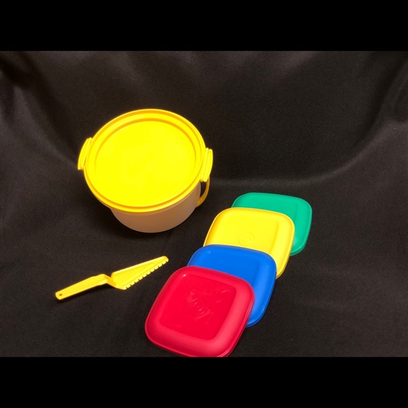NWOT Tupperware 6 pc Mini Cake Taker Set - Picture 3 of 3